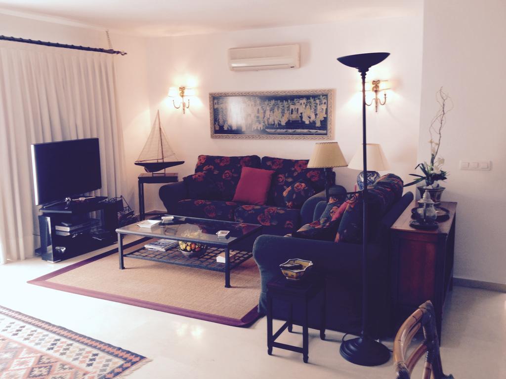Dominion Apartments Εστεπόνα Δωμάτιο φωτογραφία