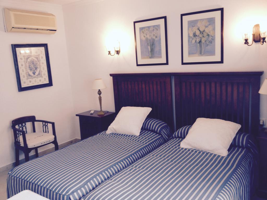 Dominion Apartments Εστεπόνα Δωμάτιο φωτογραφία