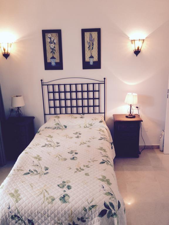 Dominion Apartments Εστεπόνα Δωμάτιο φωτογραφία